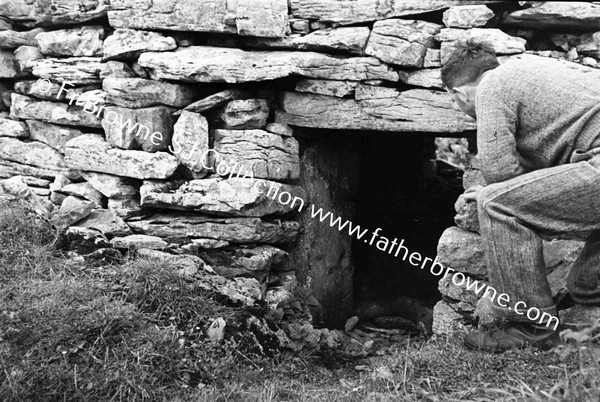 THE SEVEN CHURCHES (B) TEAMPUL A PHUILL  DUN ONAGHT  CROSS FRAGMENTS ARRANGED BY MISS STOKES  CLOGHAUN NA CARRAIGHE  CORNAU NEAR KILRONAN